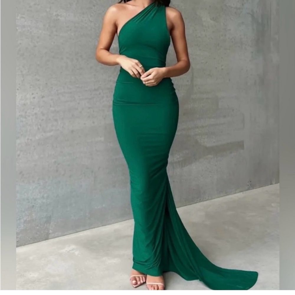 Elegant Green One-Shoulder Ruched Maxi Dress